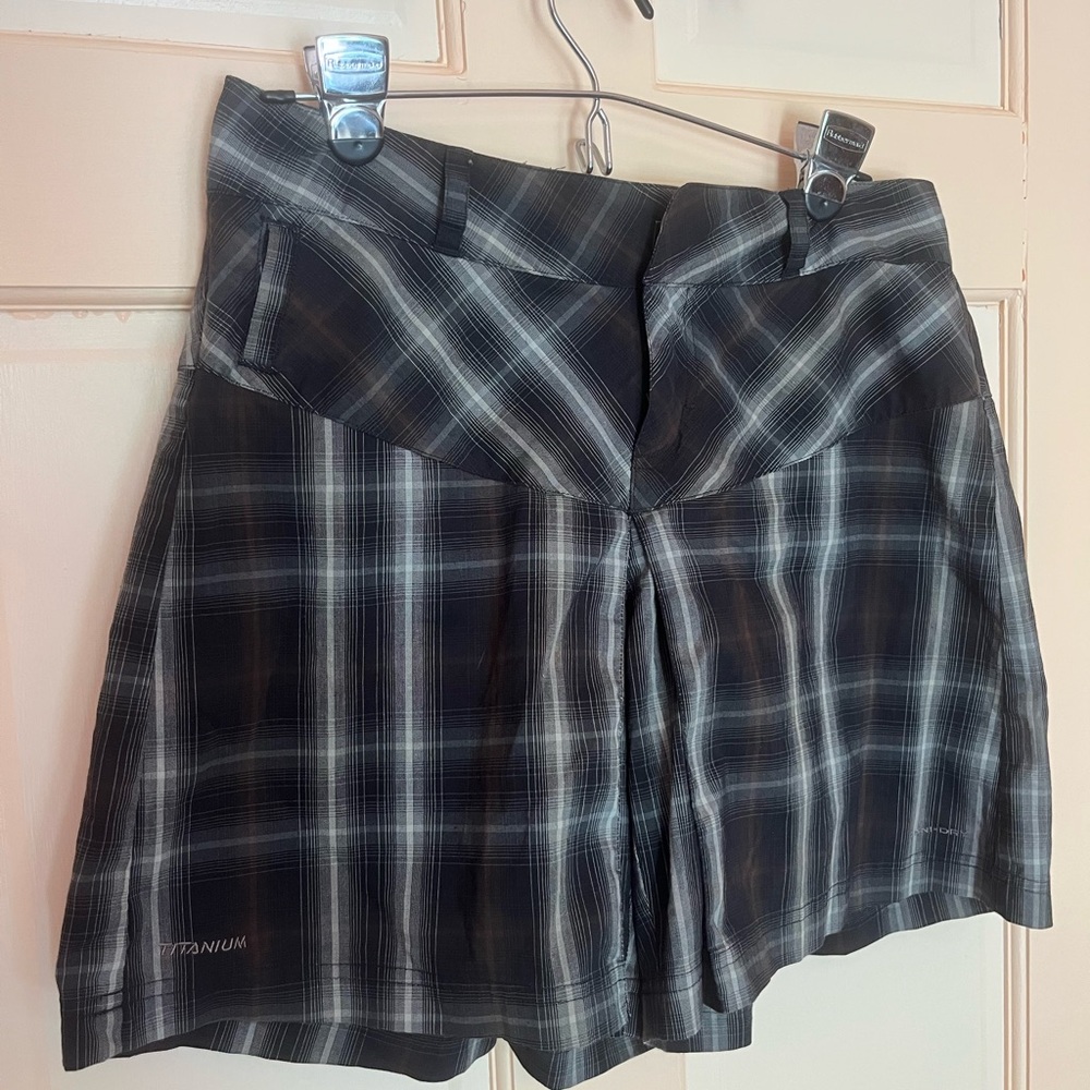 Columbia Titanium Black and Gray Plaid pleated skort